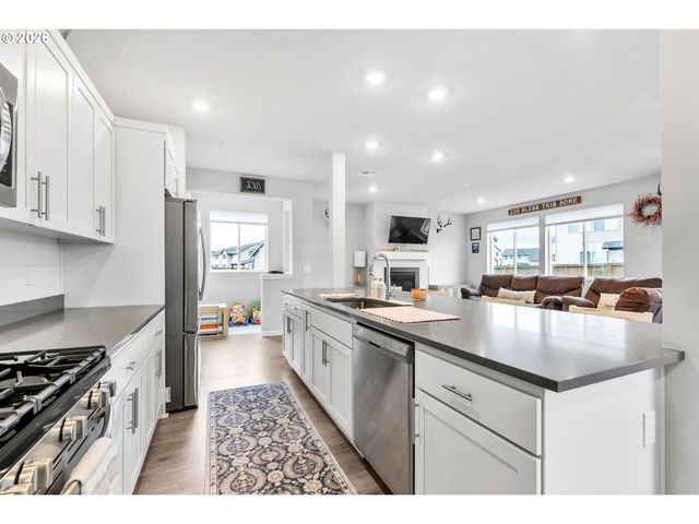 1433 DARLINGTON Dr, Junction City, OR 97448