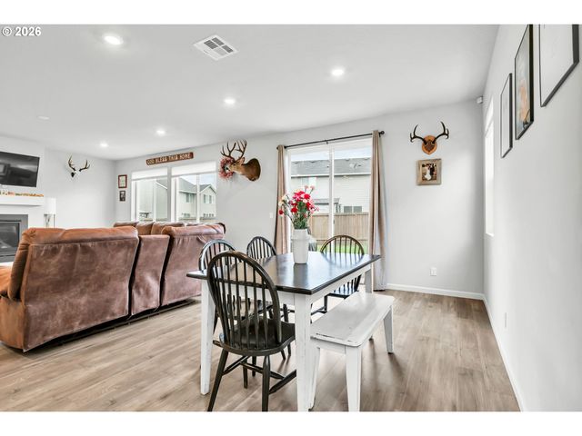 1433 DARLINGTON Dr, Junction City, OR 97448