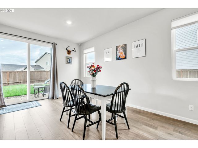 1433 DARLINGTON Dr, Junction City, OR 97448