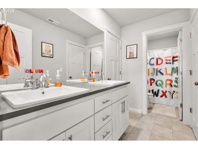 1433 DARLINGTON Dr, Junction City, OR 97448