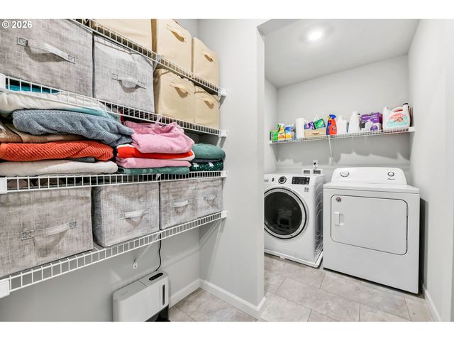 1433 DARLINGTON Dr, Junction City, OR 97448