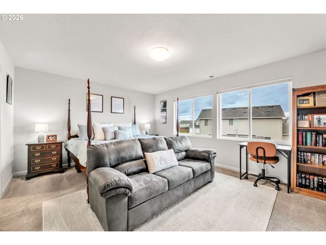 1433 DARLINGTON Dr, Junction City, OR 97448