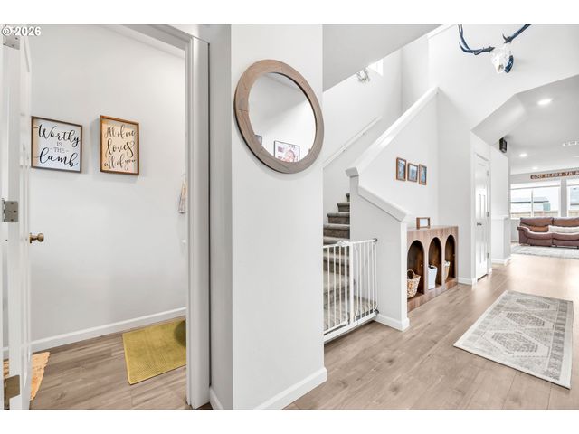 1433 DARLINGTON Dr, Junction City, OR 97448