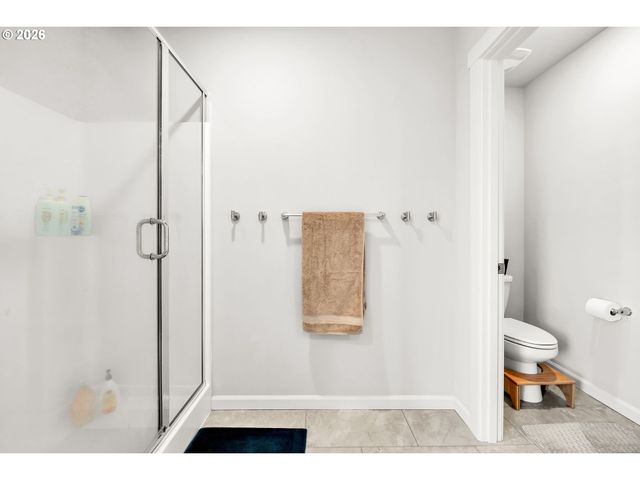 1433 DARLINGTON Dr, Junction City, OR 97448