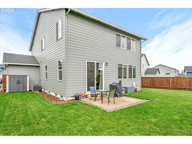 1433 DARLINGTON Dr, Junction City, OR 97448