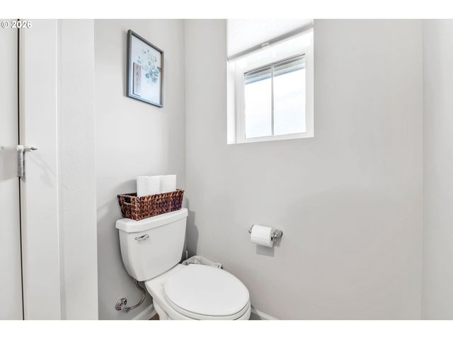 1433 DARLINGTON Dr, Junction City, OR 97448