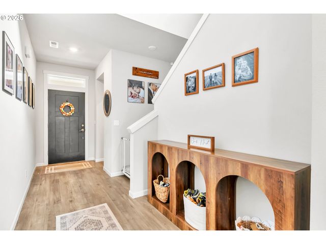 1433 DARLINGTON Dr, Junction City, OR 97448