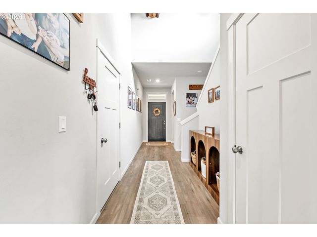 1433 DARLINGTON Dr, Junction City, OR 97448