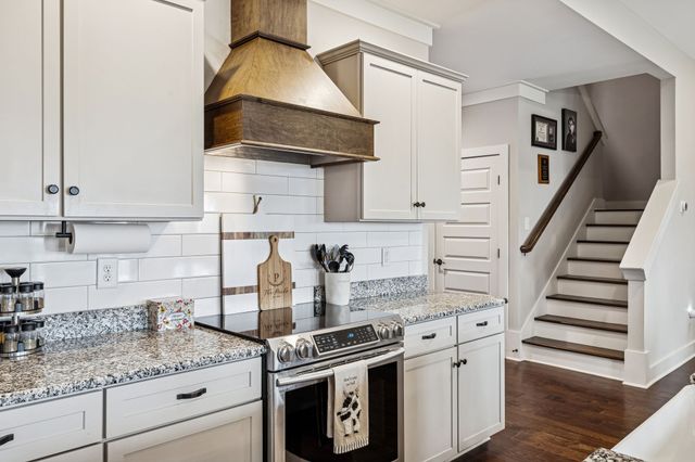 143 W Hester Rd, Cottontown, TN 37048