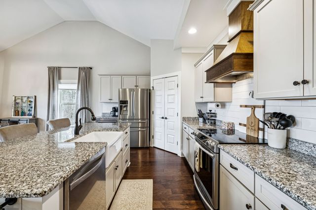 143 W Hester Rd, Cottontown, TN 37048