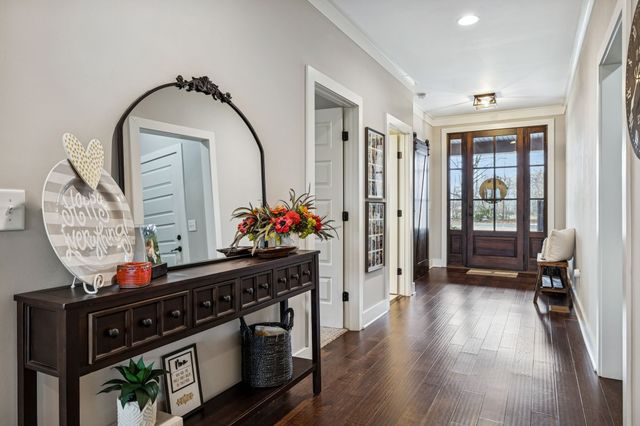 143 W Hester Rd, Cottontown, TN 37048