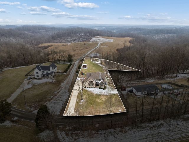 143 W Hester Rd, Cottontown, TN 37048