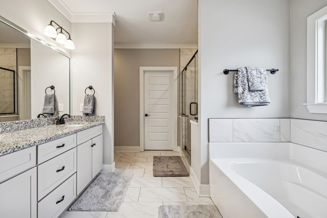 143 W Hester Rd, Cottontown, TN 37048