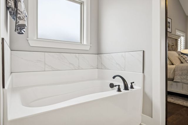 143 W Hester Rd, Cottontown, TN 37048