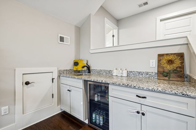 143 W Hester Rd, Cottontown, TN 37048