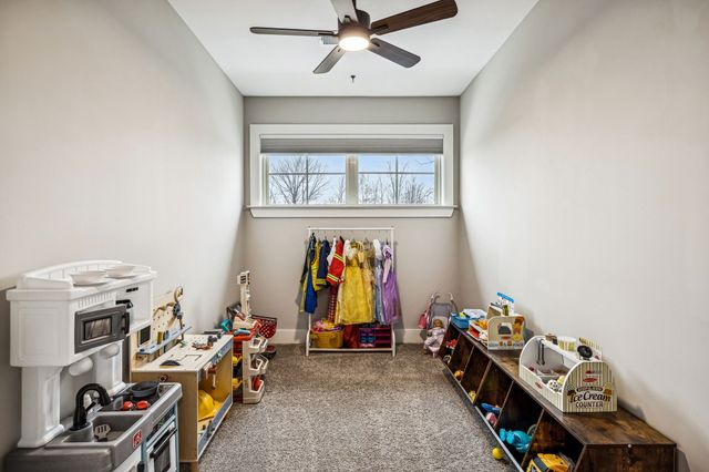 143 W Hester Rd, Cottontown, TN 37048