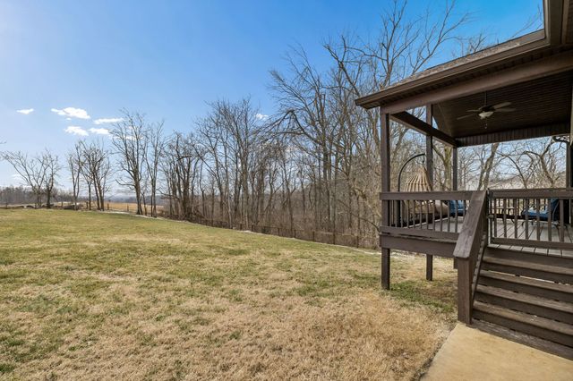 143 W Hester Rd, Cottontown, TN 37048