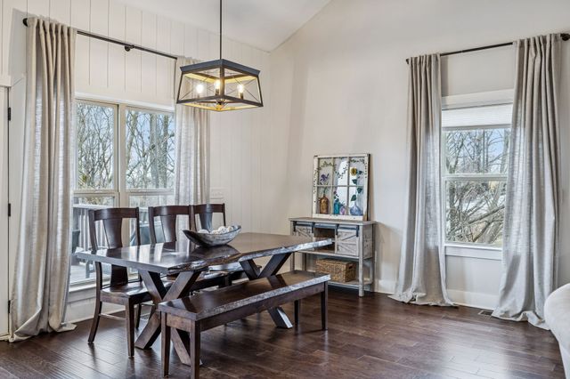 143 W Hester Rd, Cottontown, TN 37048