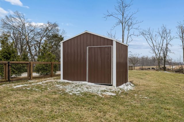 143 W Hester Rd, Cottontown, TN 37048