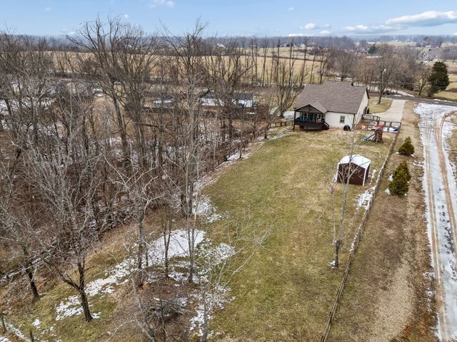 143 W Hester Rd, Cottontown, TN 37048