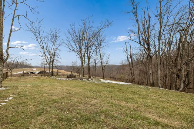 143 W Hester Rd, Cottontown, TN 37048