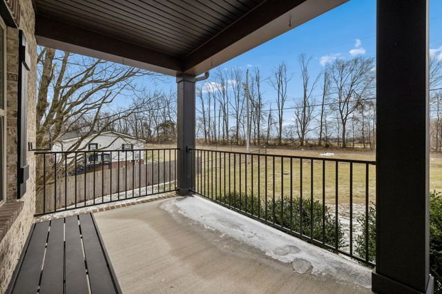 143 W Hester Rd, Cottontown, TN 37048