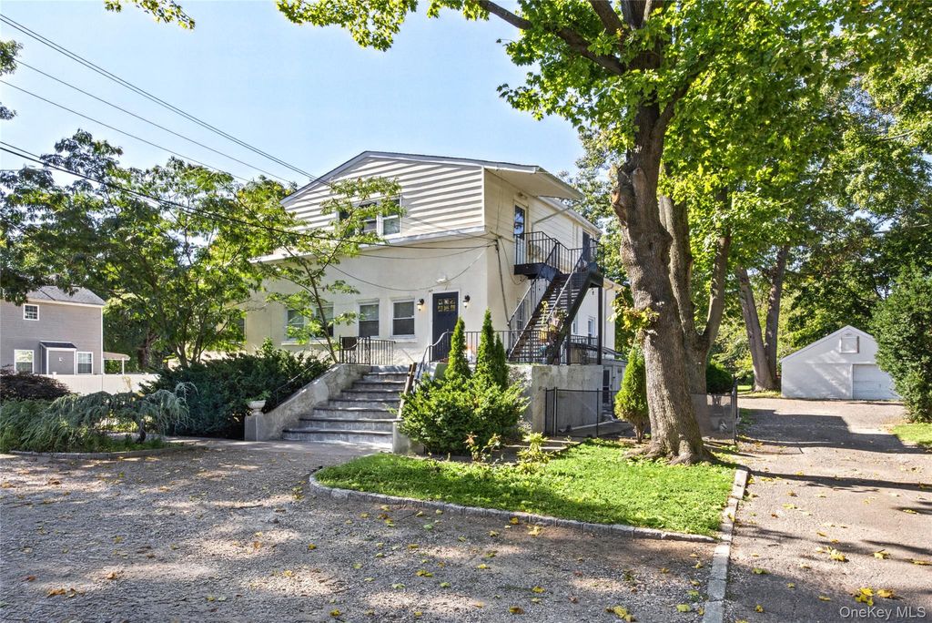 792 Larkfield Road, East Northport, NY 11731 — photo 3