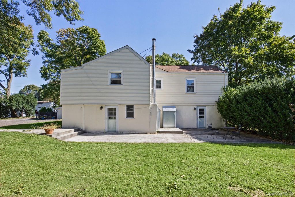 792 Larkfield Road, East Northport, NY 11731 — photo 4