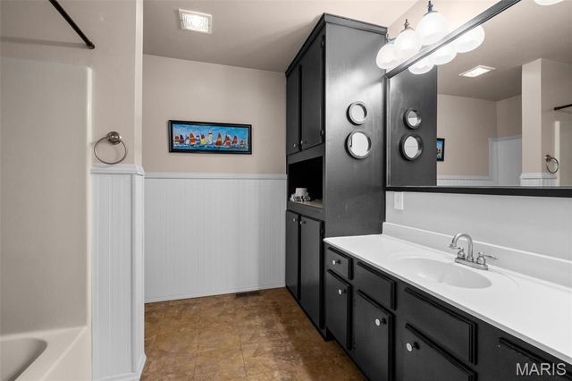 1355 S Lake Sherwood Drive, Marthasville, MO 63357