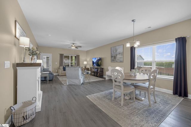 61 Woodcross Drive, Simpsonville, SC 29681