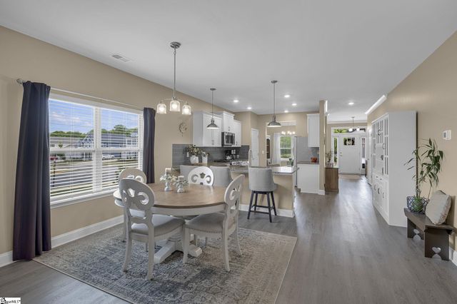 61 Woodcross Drive, Simpsonville, SC 29681
