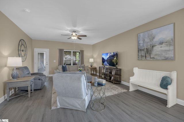 61 Woodcross Drive, Simpsonville, SC 29681
