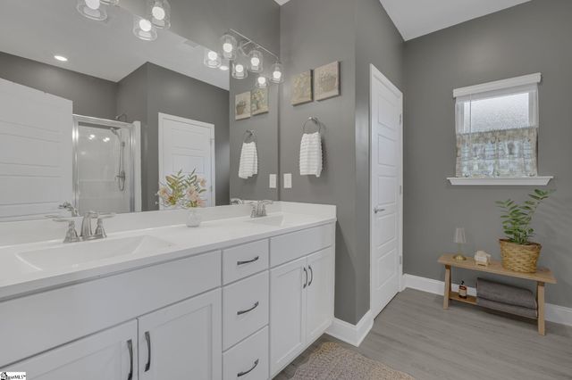 61 Woodcross Drive, Simpsonville, SC 29681