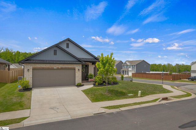 61 Woodcross Drive, Simpsonville, SC 29681