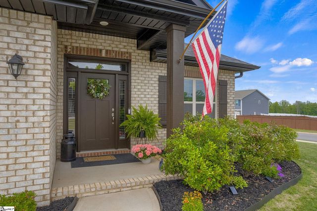 61 Woodcross Drive, Simpsonville, SC 29681