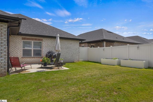 61 Woodcross Drive, Simpsonville, SC 29681