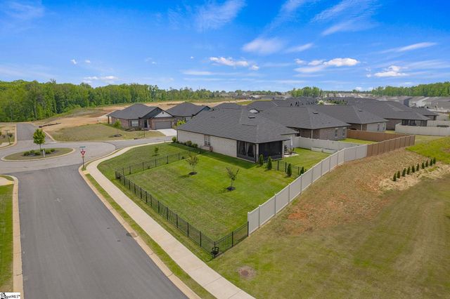 61 Woodcross Drive, Simpsonville, SC 29681