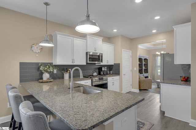 61 Woodcross Drive, Simpsonville, SC 29681