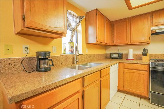 19273 Palm Way, Apple Valley, CA 92308