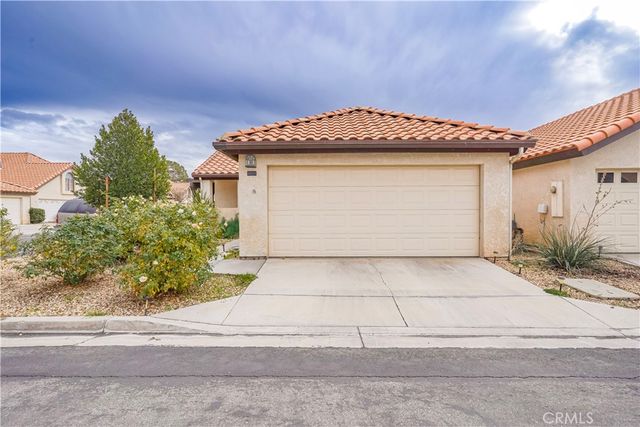 19273 Palm Way, Apple Valley, CA 92308