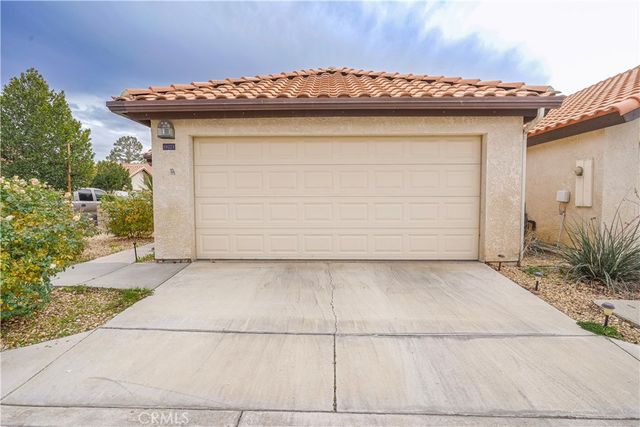 19273 Palm Way, Apple Valley, CA 92308