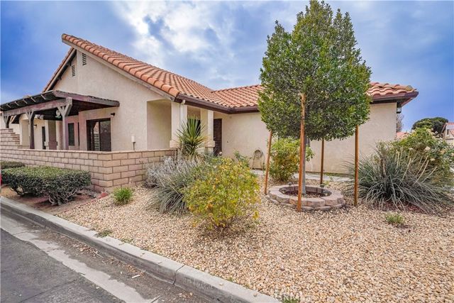 19273 Palm Way, Apple Valley, CA 92308