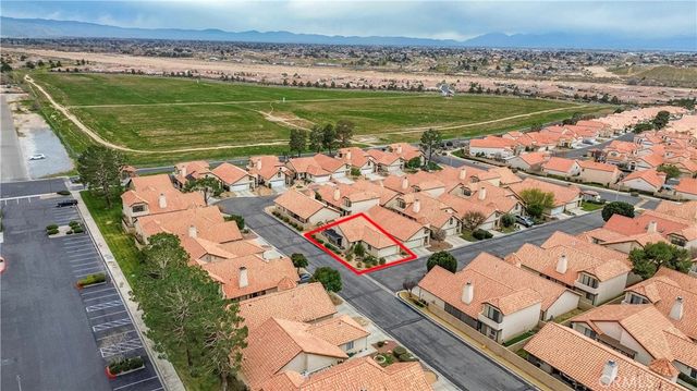 19273 Palm Way, Apple Valley, CA 92308