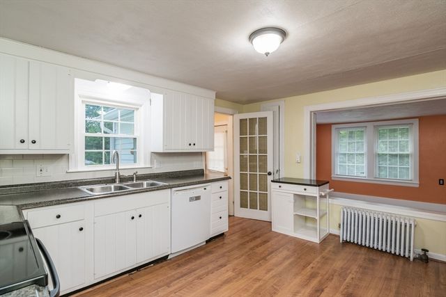 21 Delmor Ave, Wilbraham, MA 01095