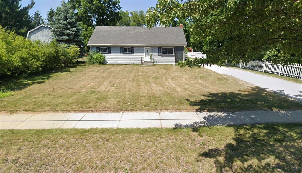 173 W Pine Street, Cedar Springs, MI 49319