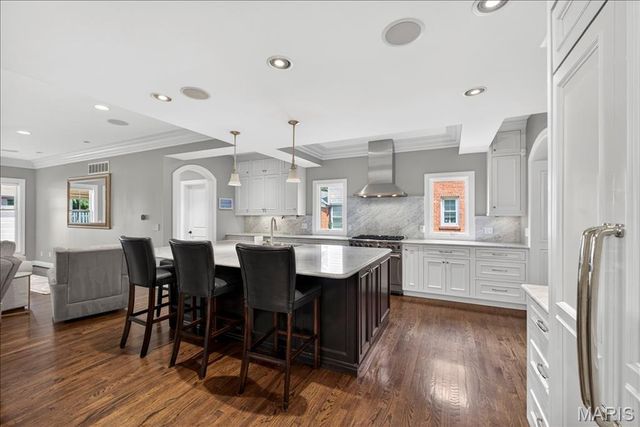 8125 Westmoreland Avenue, Clayton, MO 63105
