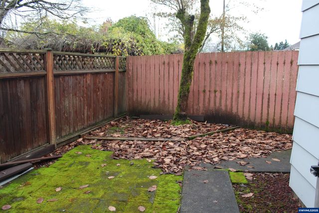 1444 Umpqua Ct, Woodburn, OR 97071