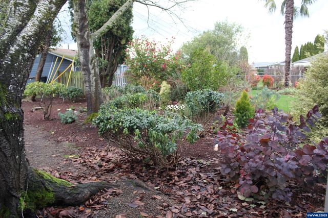 1444 Umpqua Ct, Woodburn, OR 97071