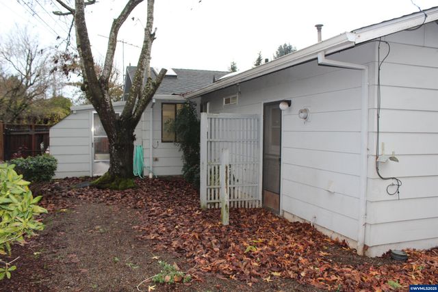 1444 Umpqua Ct, Woodburn, OR 97071