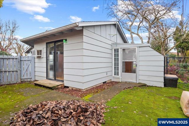 1444 Umpqua Ct, Woodburn, OR 97071